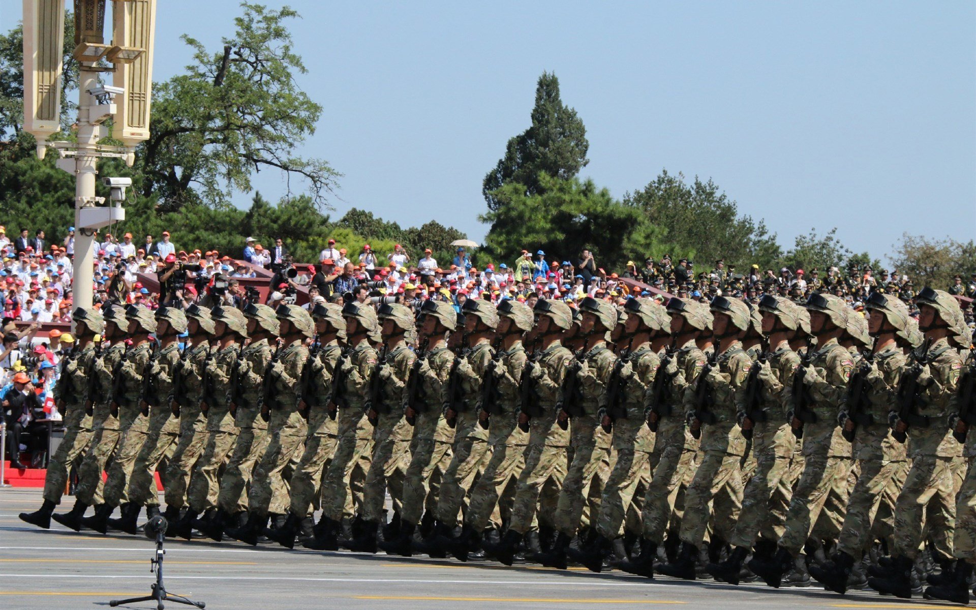 “尼古拉斯·桑特基的技巧与创造力,帮助美洲狮队走向橄榄球巅峰”